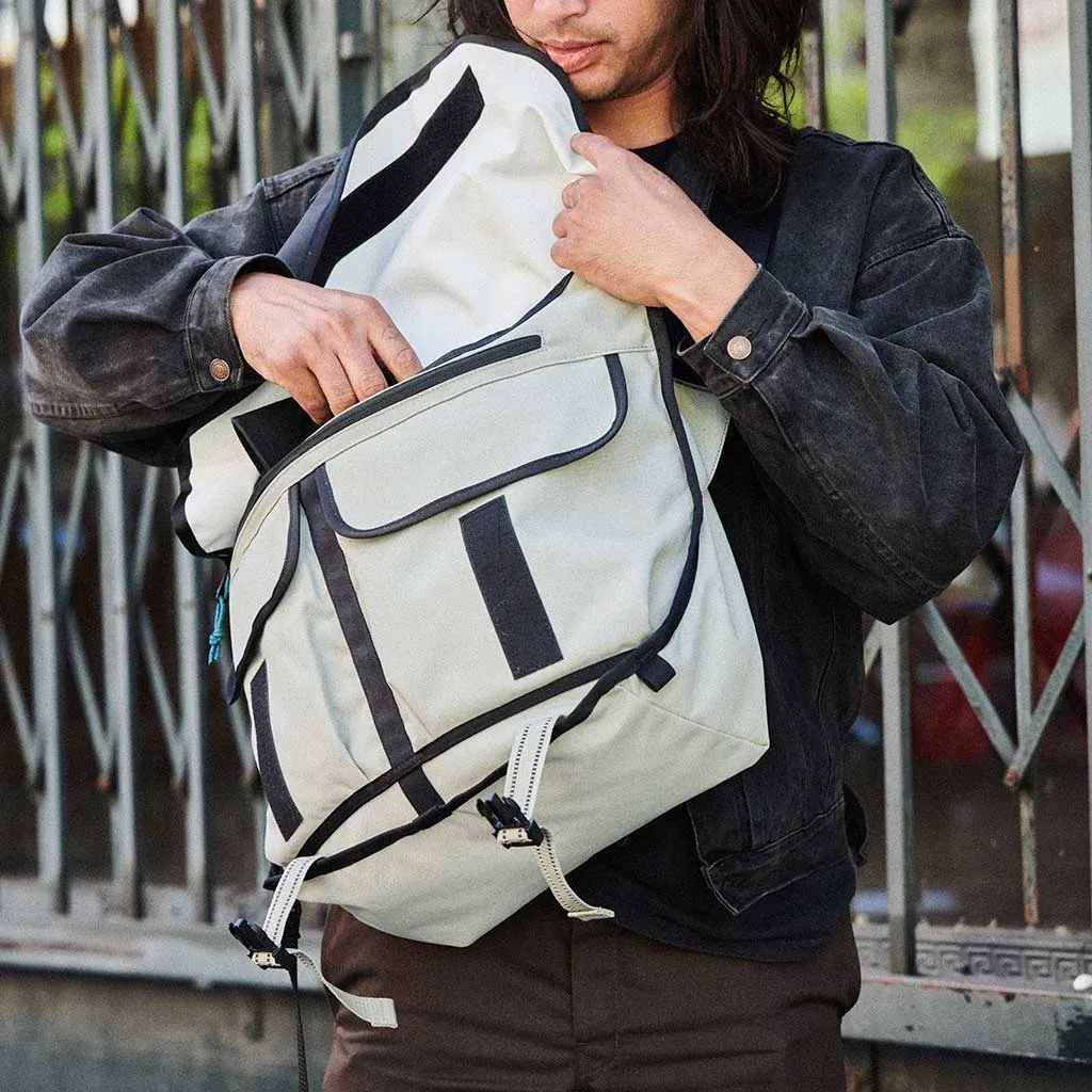 Citizen 24L Messenger