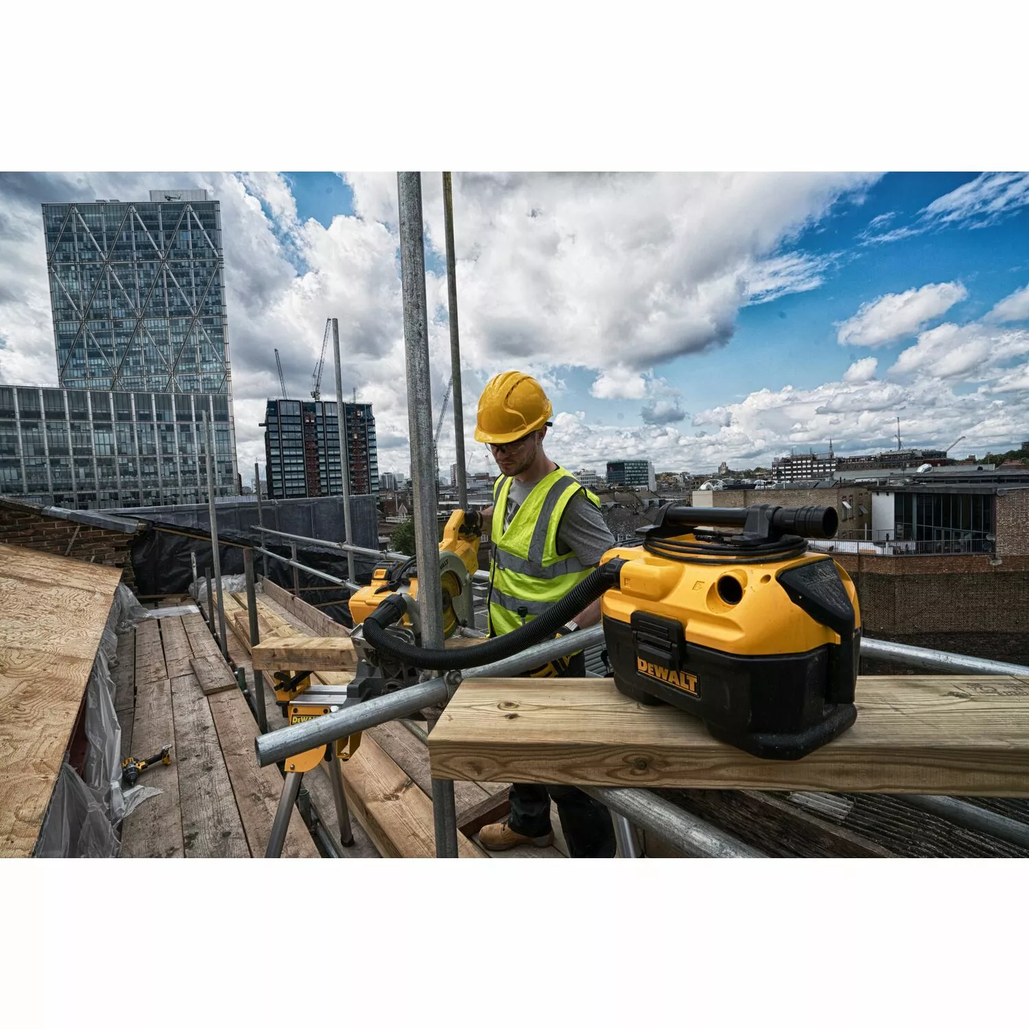 DeWALT DCV548L Aspirateur eau et poussières sans fil 18V Li-Ion (machine seule) - 300W - secteur ou batterie - Soufleur