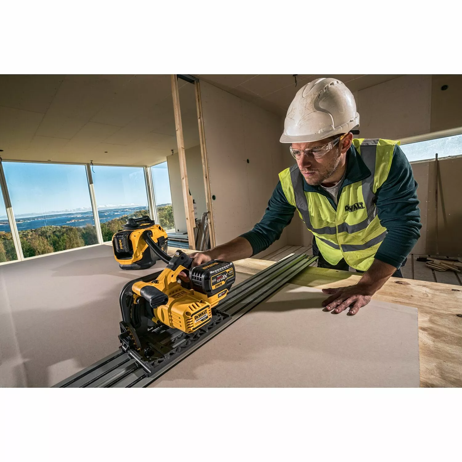 DeWALT DCV548L Aspirateur eau et poussières sans fil 18V Li-Ion (machine seule) - 300W - secteur ou batterie - Soufleur